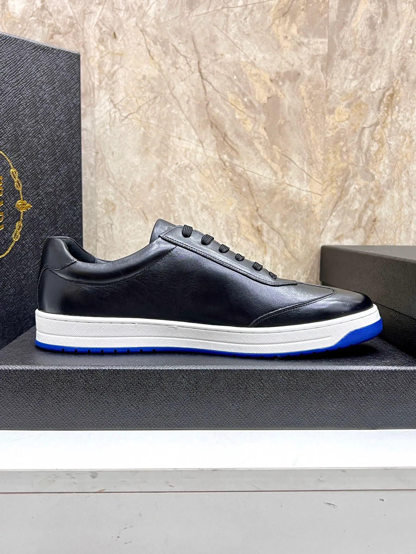 💰620 Prada classic men’s lace-up casual shoes｜Imported cowhide upper｜Layered stitching design on the upper Lightweight and breathable｜Soft and comfortable｜PRADA letters on the side｜Distinctive sporty style Showing the brand style｜Lightweight embossed rubber sole｜With cowhide foot pad lining｜Excellent foot feel Fashionable and elegant｜Size: 38-44 (customized at 45)